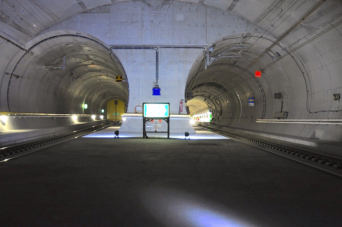 全球最牛的隧道,长度深度都是一绝,投资800多个亿