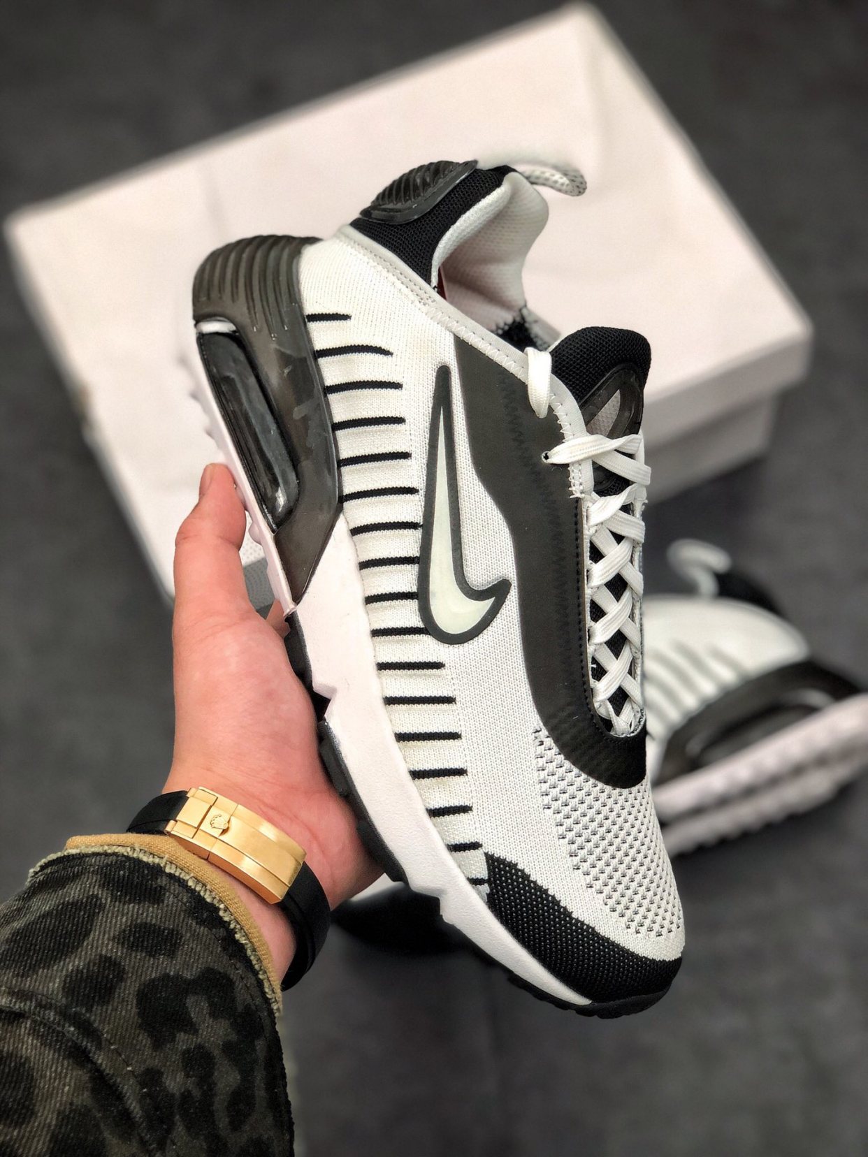 耐克太空大气垫休闲运动慢跑鞋,真假难辨