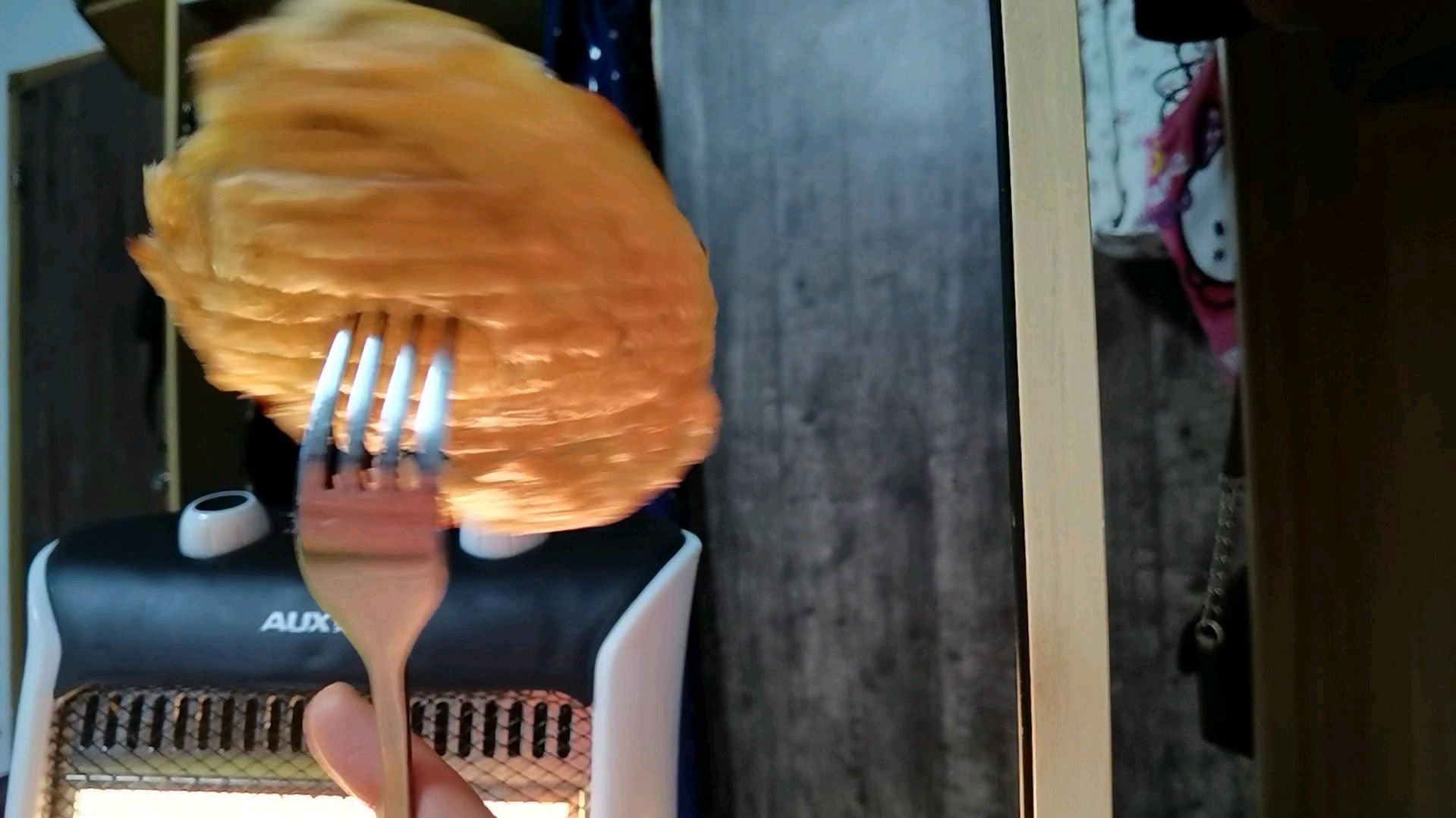 家里陈年零食存货都被找出来了!快来尝尝烤鱼片!