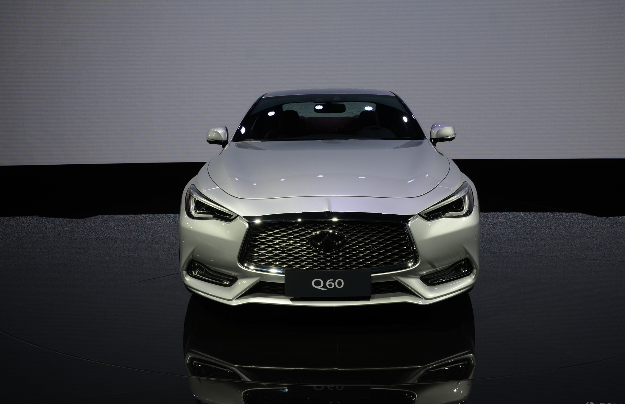 给大家赏析一款英菲尼迪q60