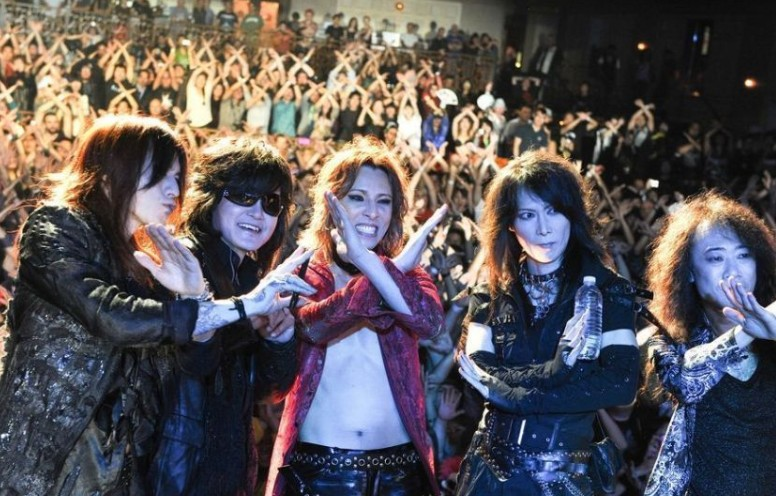 最心酸的演唱会:无粉丝到场支持,对着万人场馆表演了一晚