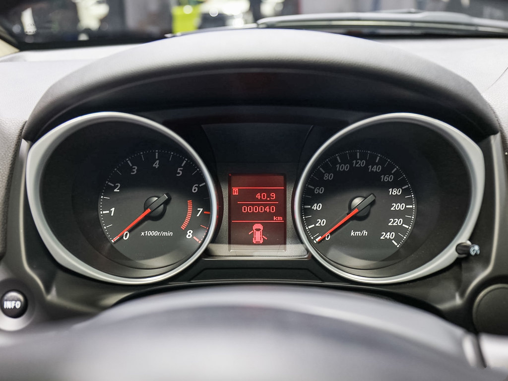 三菱劲炫asx,外观年轻时尚,安全性出色,不足10万