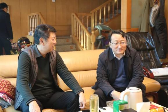 县委书记梁宝明春节前夕走访慰问老干部