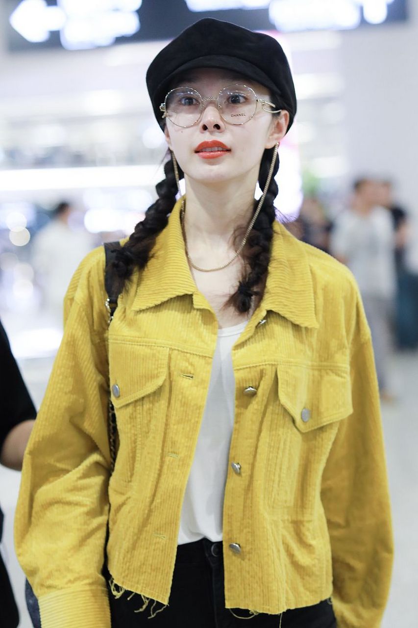 戴眼镜的宋轶,你见过吗[嘻嘻]?和电视里的她,感觉有一点不太一样呀!