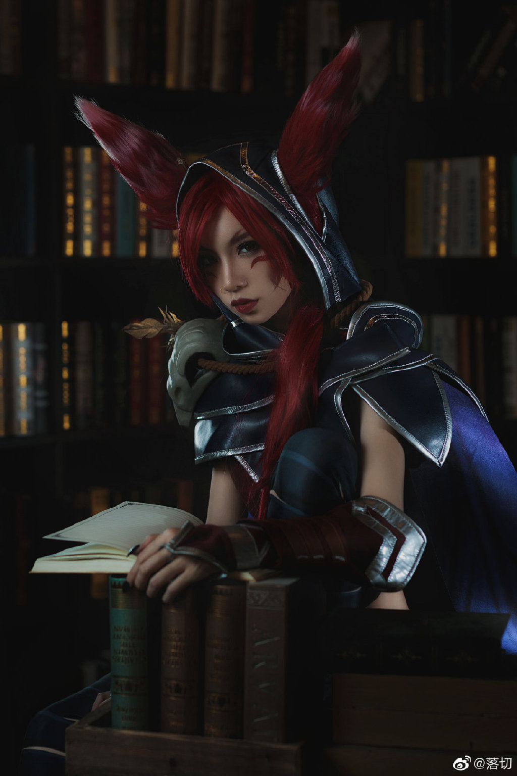 美女cos英雄联盟霞,她眼睛里有故事