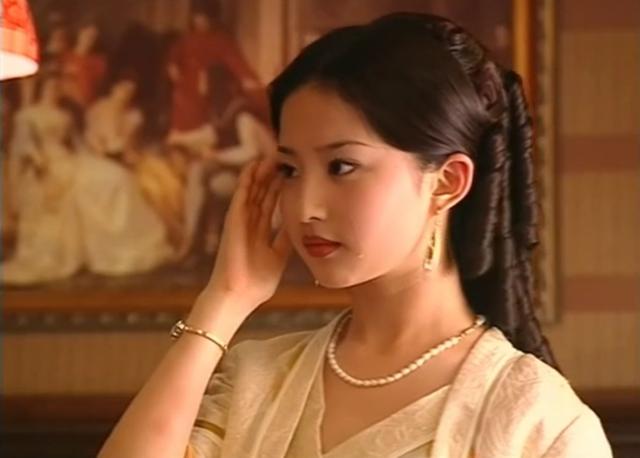 这才是仙女!15岁刘亦菲在《金粉世家》中的7张图片,简直绝了!