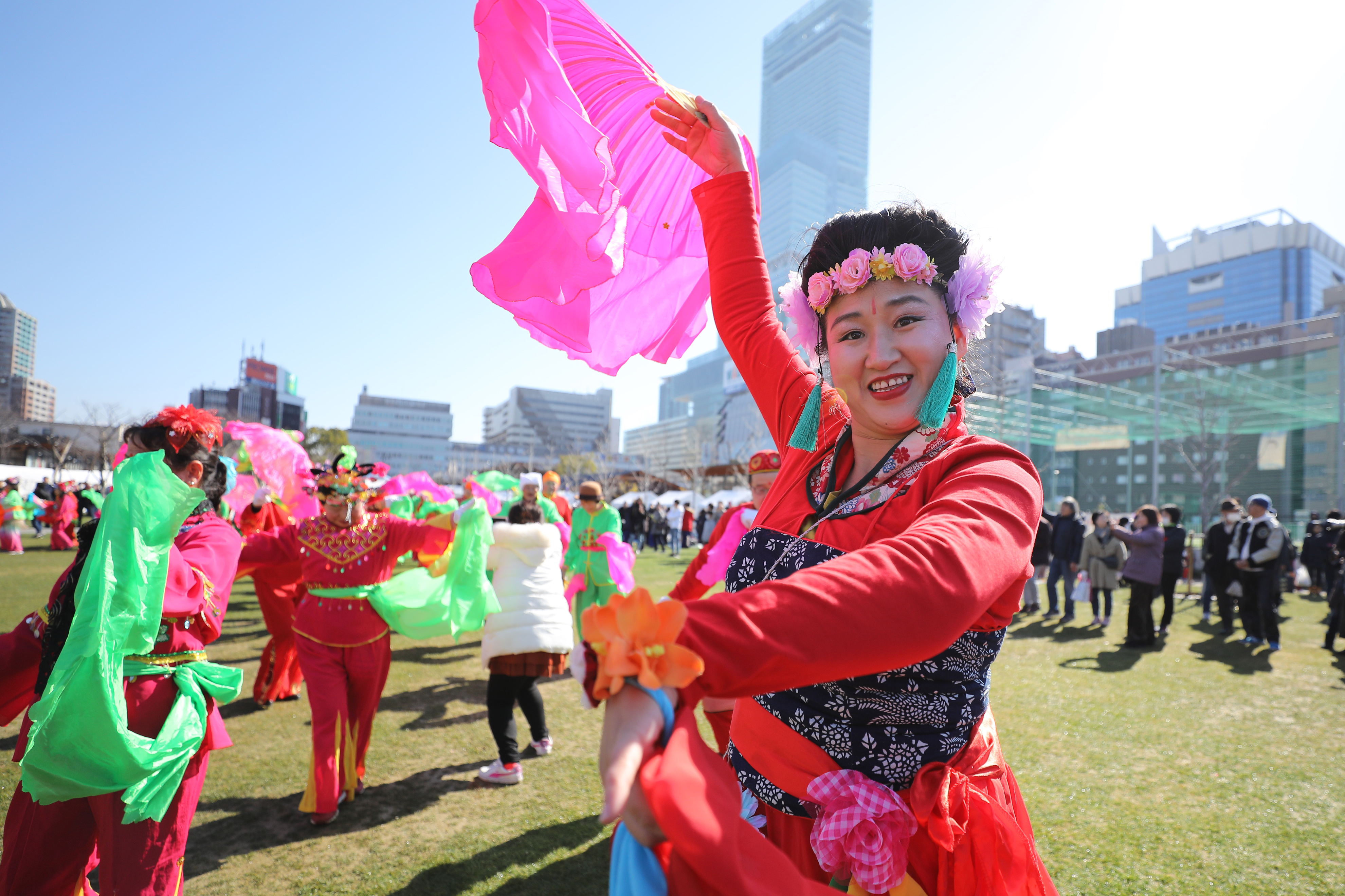 2月2日,菲律宾首都马尼拉的唐人街挂满中国灯笼,营造出中国农历嘘年