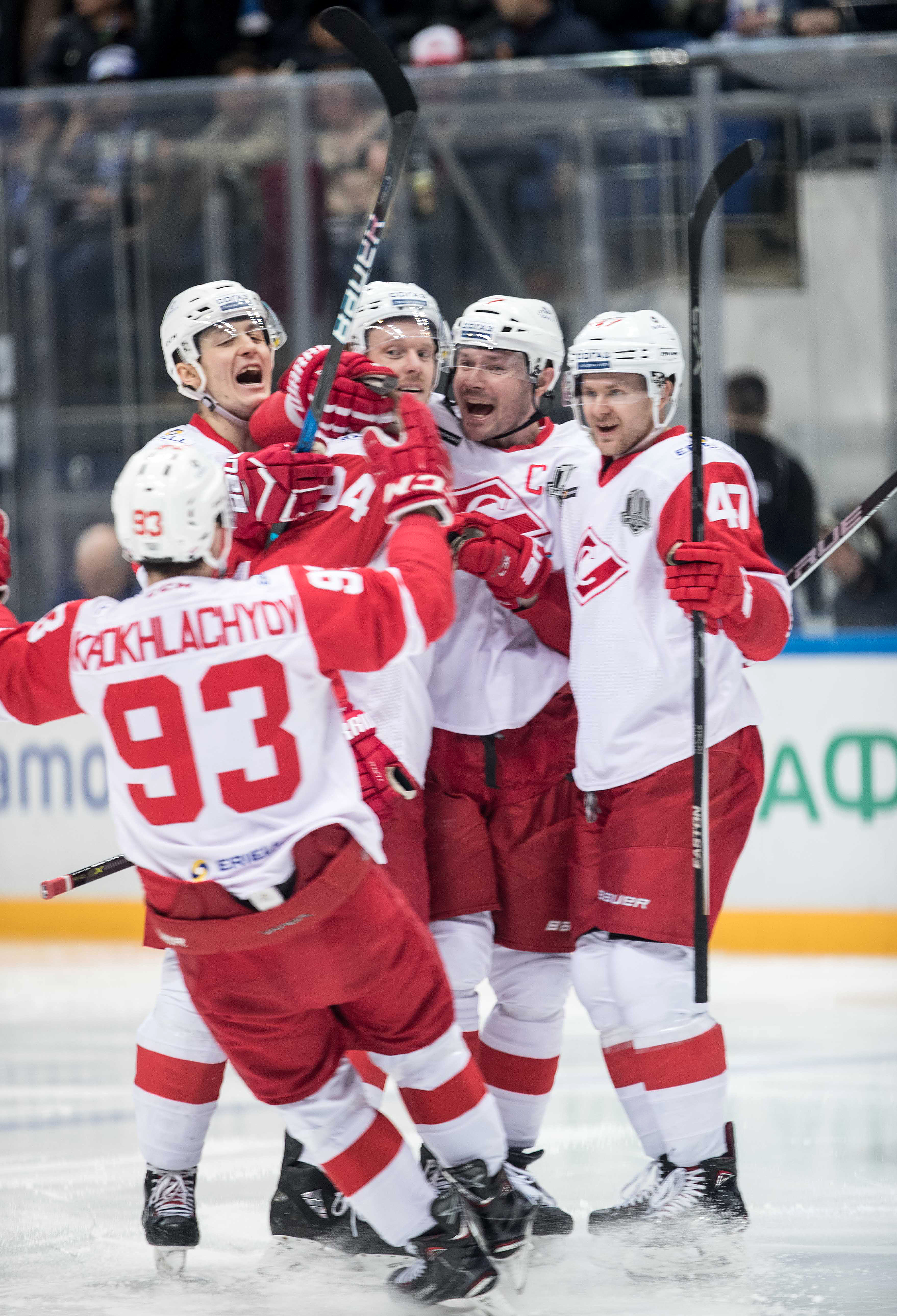 —khl斯巴达克队赢得莫斯科德比