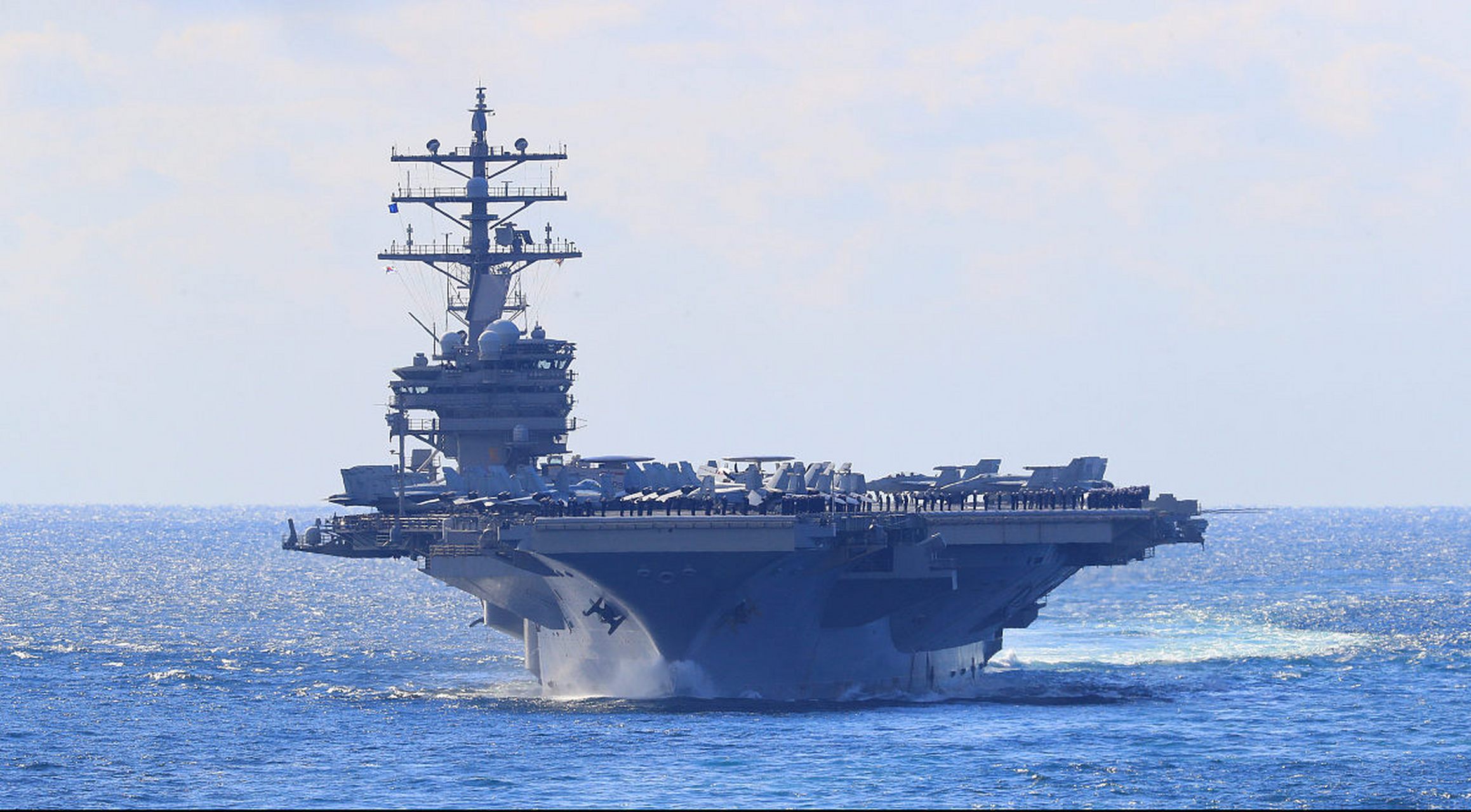 **教育背景**:候选人通常需要完成军事院校的教