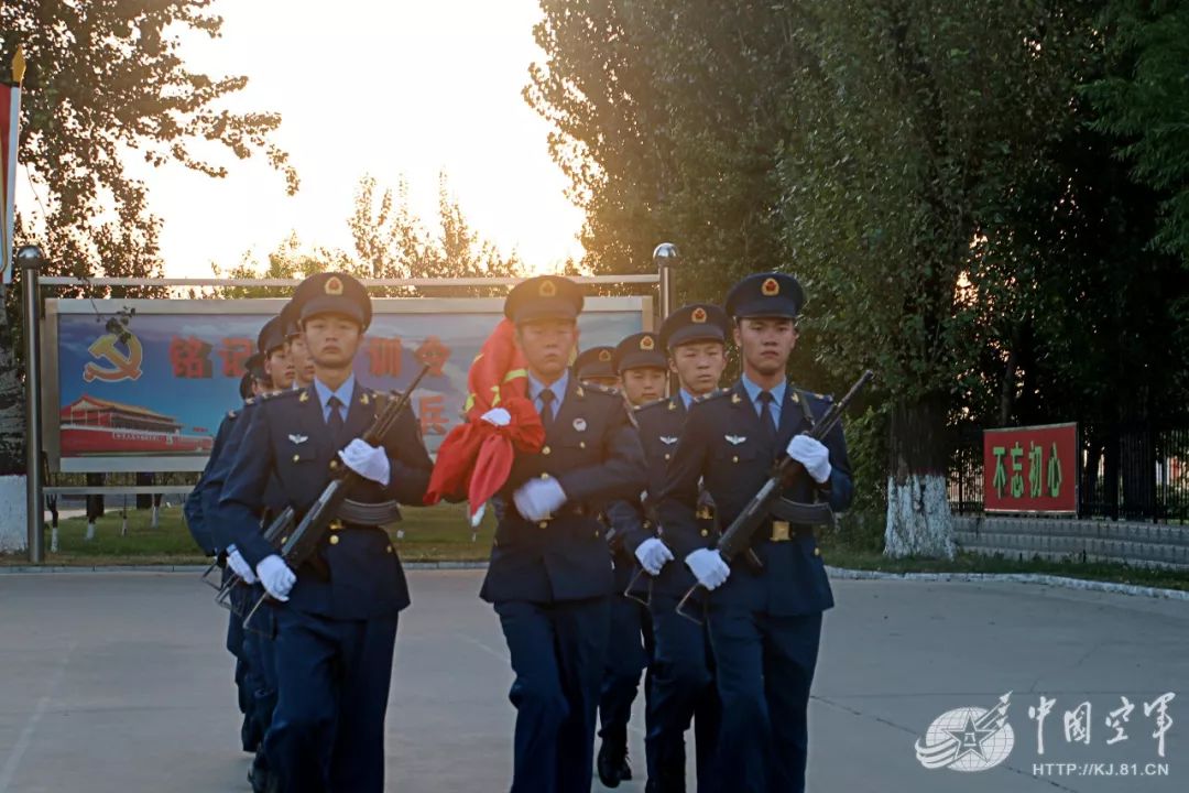 警卫兵二次下连,还是这么牛!