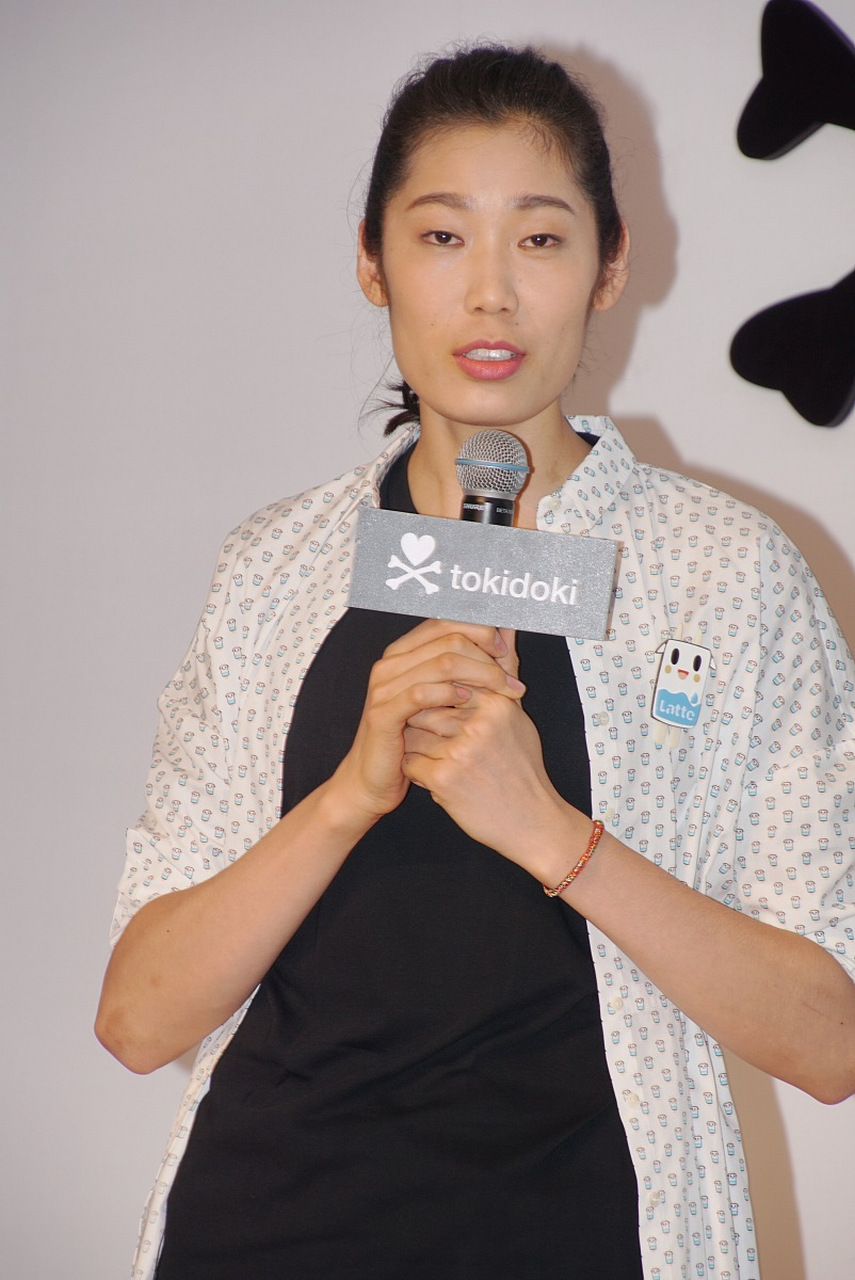 朱婷还是太年轻啦,完全不懂人情世故!  她一句话,就说不接商业广告了!