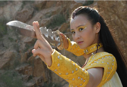 应该就是是她二十五岁时拍的《欢天喜地七仙女》了,说起来霍思燕也是