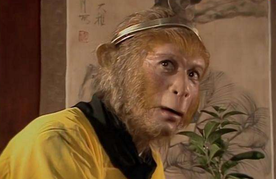 副导演,任凤坡,在那段和金角大王银角大王的干娘打斗的时候就是任凤坡