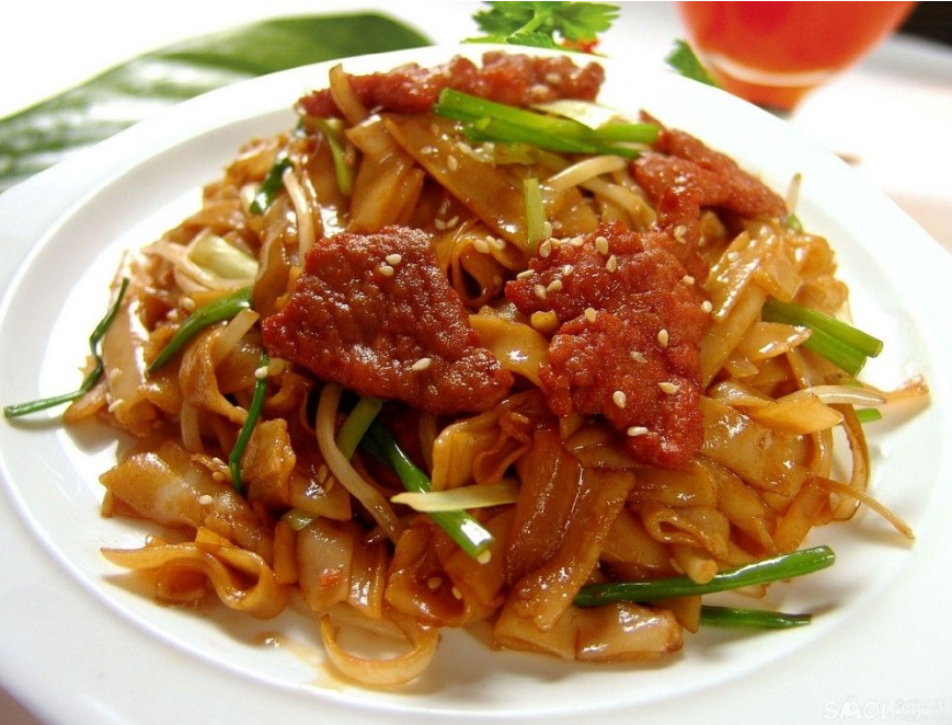 广州廉价街头小吃,粤菜美食干炒牛河,一道非常考验厨艺的炒菜