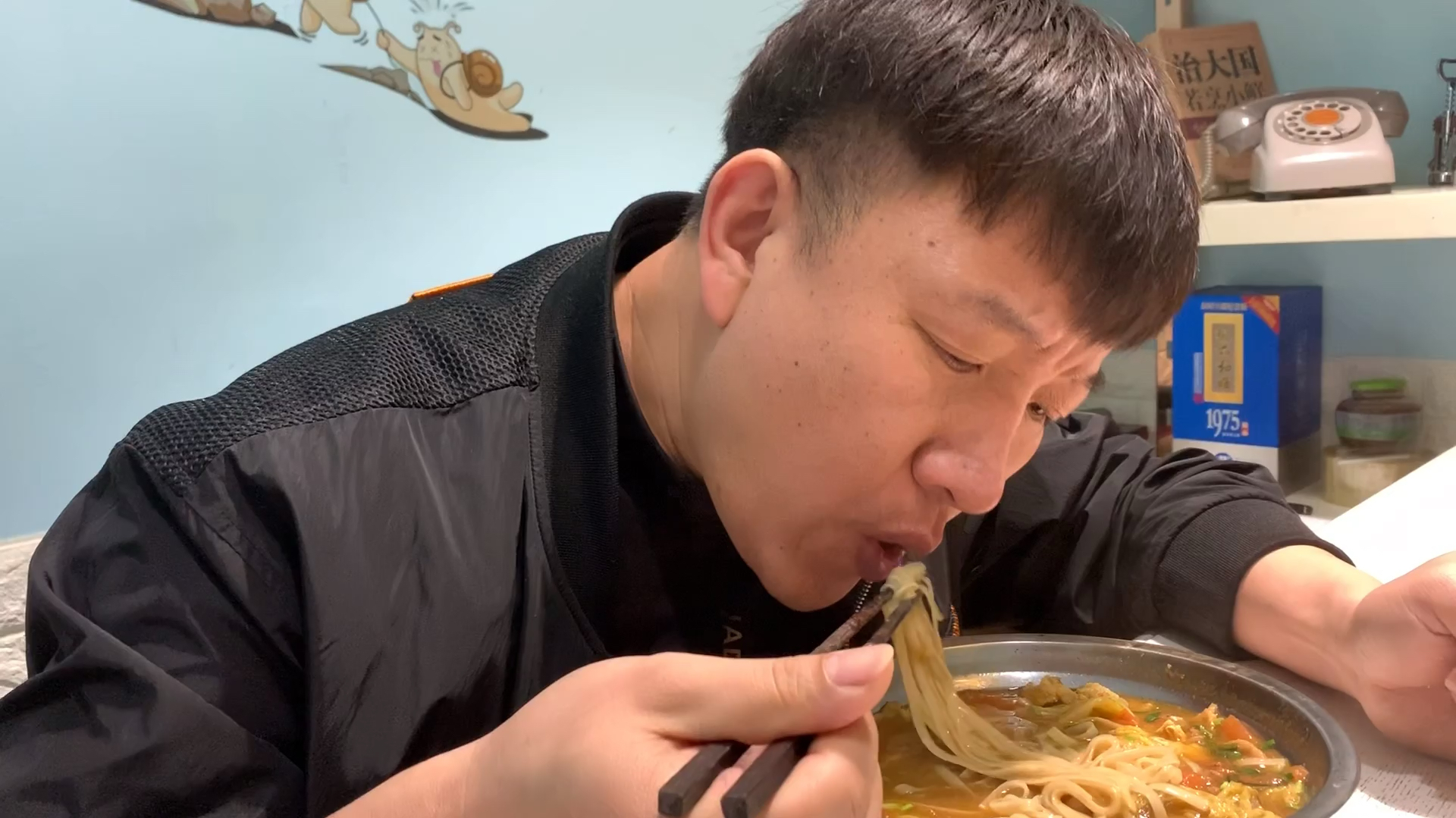 不一样的西红柿鸡蛋煮面条,汤浓味美,一次吃一盆!