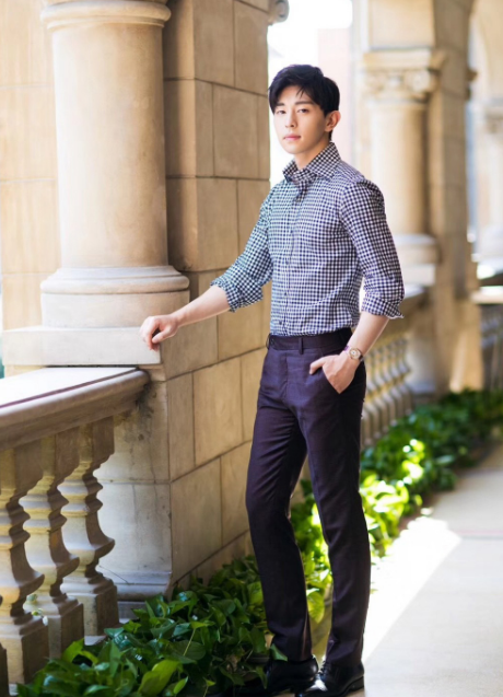 邓伦:清新学长风和绅士优雅风,哪一个风格你更喜欢?