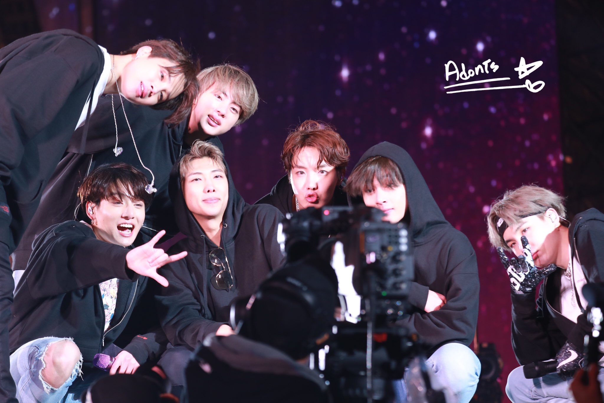 防弹少年团bts师弟团txt,现身芝加哥演唱会现场,第二次家族合体