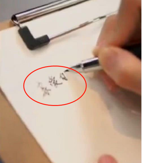 关晓彤的字有多好看?镜头放大十倍,网友:不愧是学霸