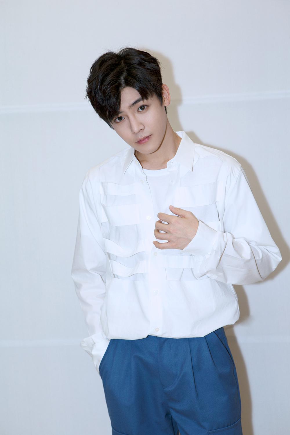 侯明昊登《快乐大本营》深情献唱《十七岁的雨季》