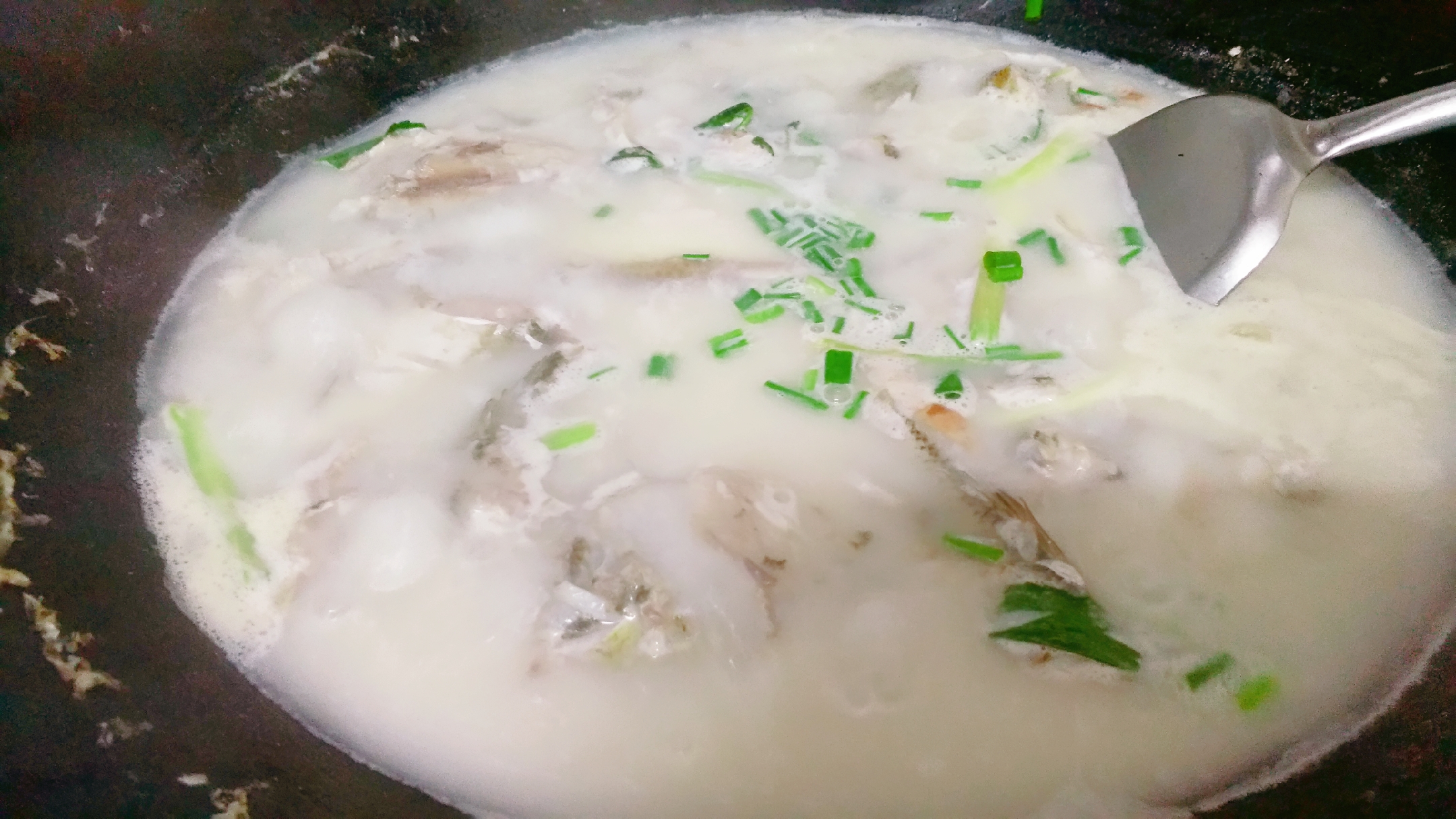 小孩说这汤像牛奶一样白,味道特鲜甜!特别好喝!