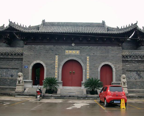 中国第一尼庵:宛如皇宫,一群都市人隐居在此修行