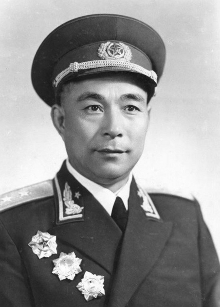 1948年10月17日,曾泽生将军率60军起义,随后长春守将郑洞国也决定投诚