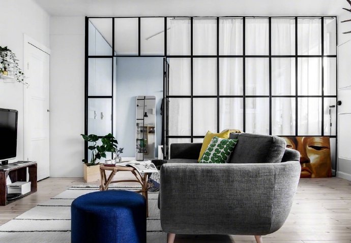 小户型公寓 | 玻璃墙隔出卧室,带来通透的视线和明亮的室内环境