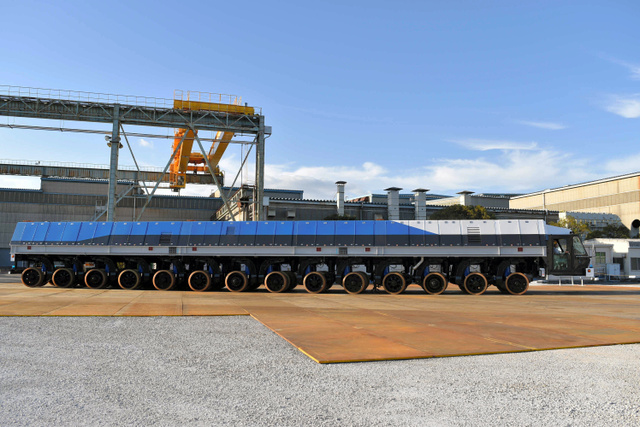 「工业之美」这辆有56个轮子的火箭运输车,停车精度误差只有25毫米