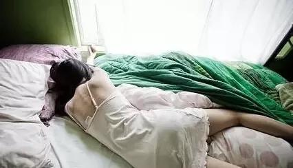 女人睡觉要穿内衣内裤吗?医生告诉你答案,看完要当心!