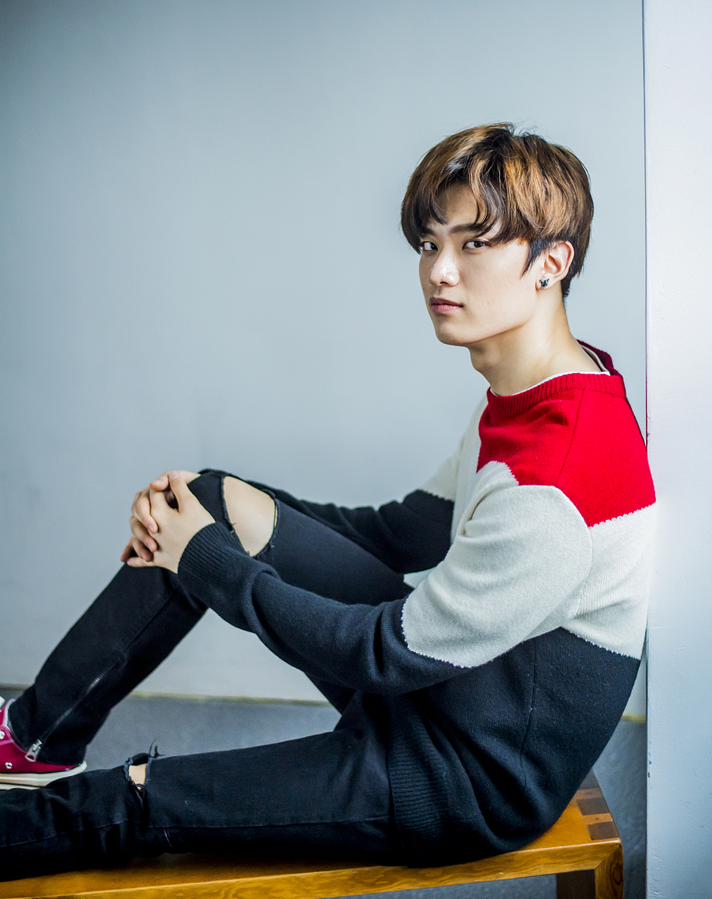 黄旭熙恋爱塌房后,也就低调了没几个月时间,很快就遇上大机遇.