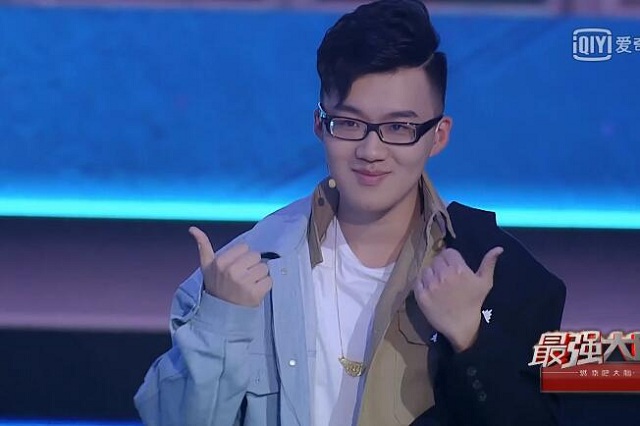 《最强大脑》:栾雨亮胳膊,赢完比赛后又霸气穿衣服,浪子回归!