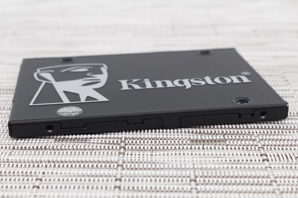 下面来上机测试一下金士顿kingston kc600 1tb ssd固态硬盘的性能表现