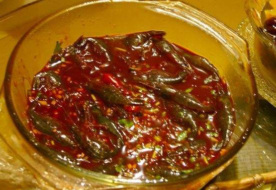 腐乳醉虾是一道由青虾,大蒜沫,姜丝,糖,醋等材料制作的美食.