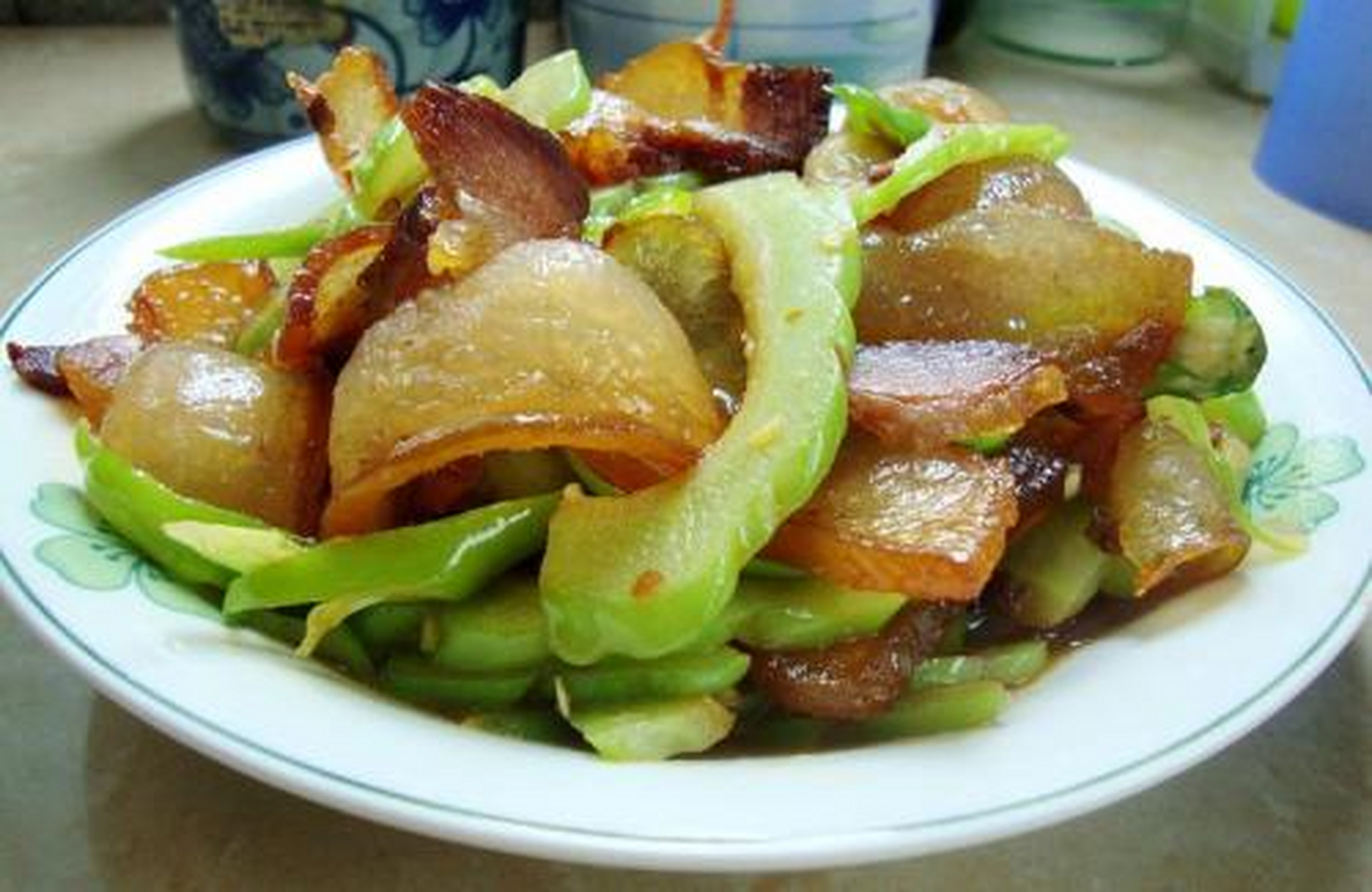 城市小吃地图#苦瓜炒腊肉是湖南省是传统的汉族名菜,属于湘菜系.