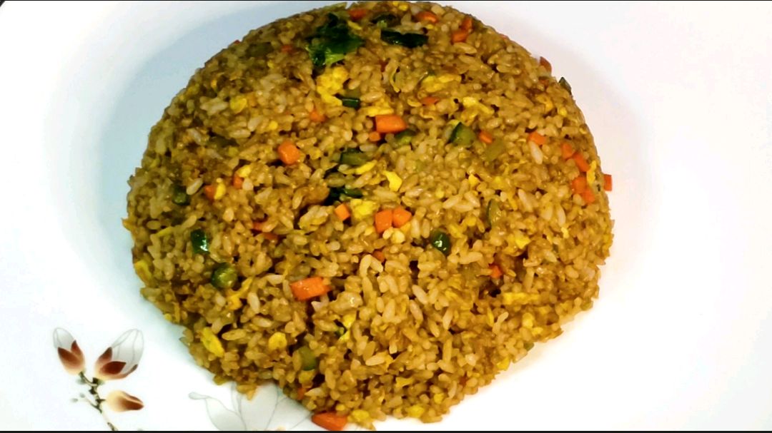 两分钟搞定酱油炒饭,米饭下锅前,牢记这一点,好吃不粘锅