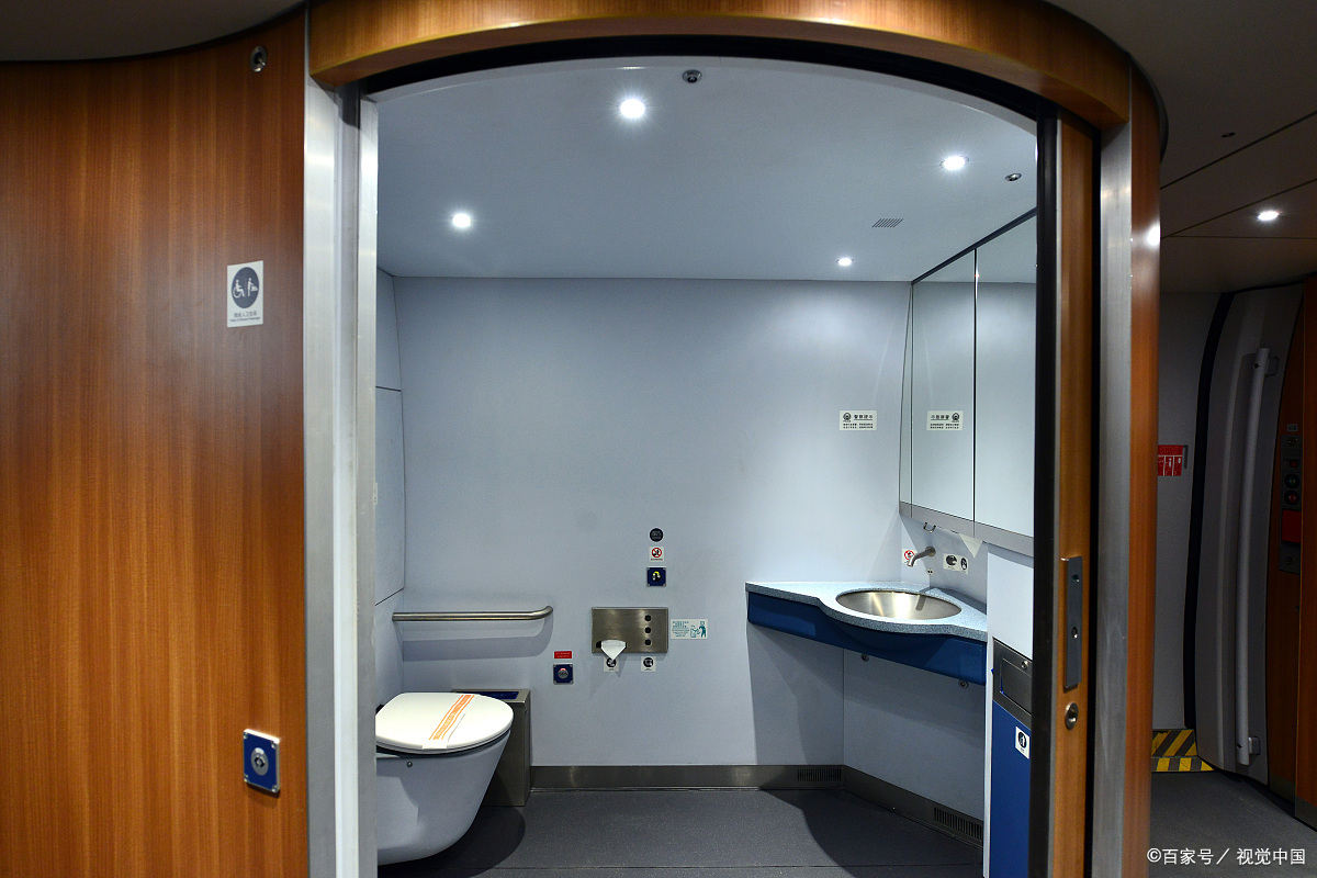 高铁商务座休息室没有洗手间复兴号卫生间动车卫生间高铁男厕所小便器