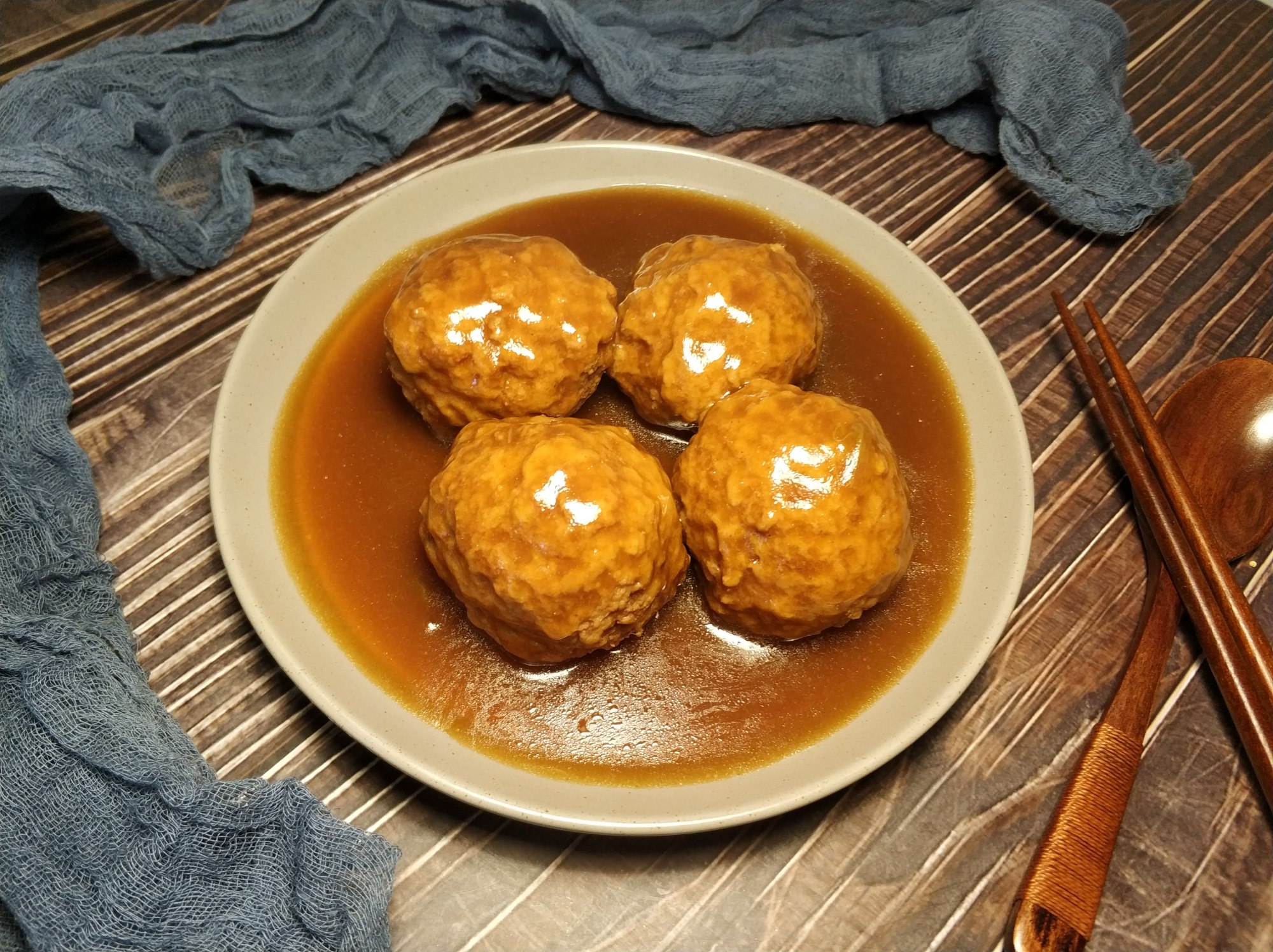 在家做红烧狮子头,掌握这几个诀窍,比饭店卖的还好吃