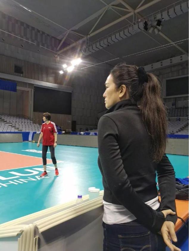 巩俐新戏未拍先火,一个背影惹人关注,网友:"演技"比颜值重要