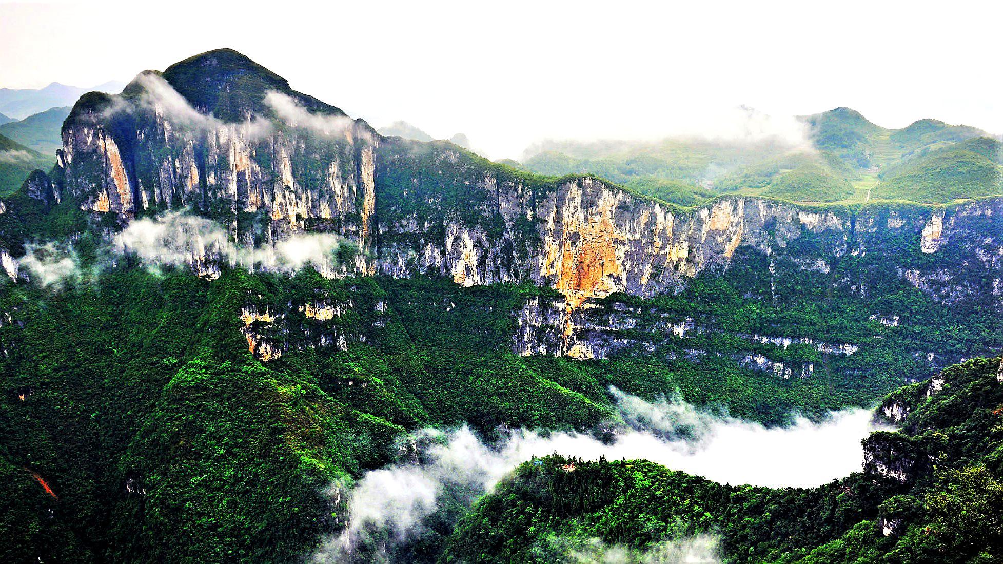 雲陽龍缸國家地質公園位於重慶市雲陽縣境內東南隅,國家5a級景區,被譽