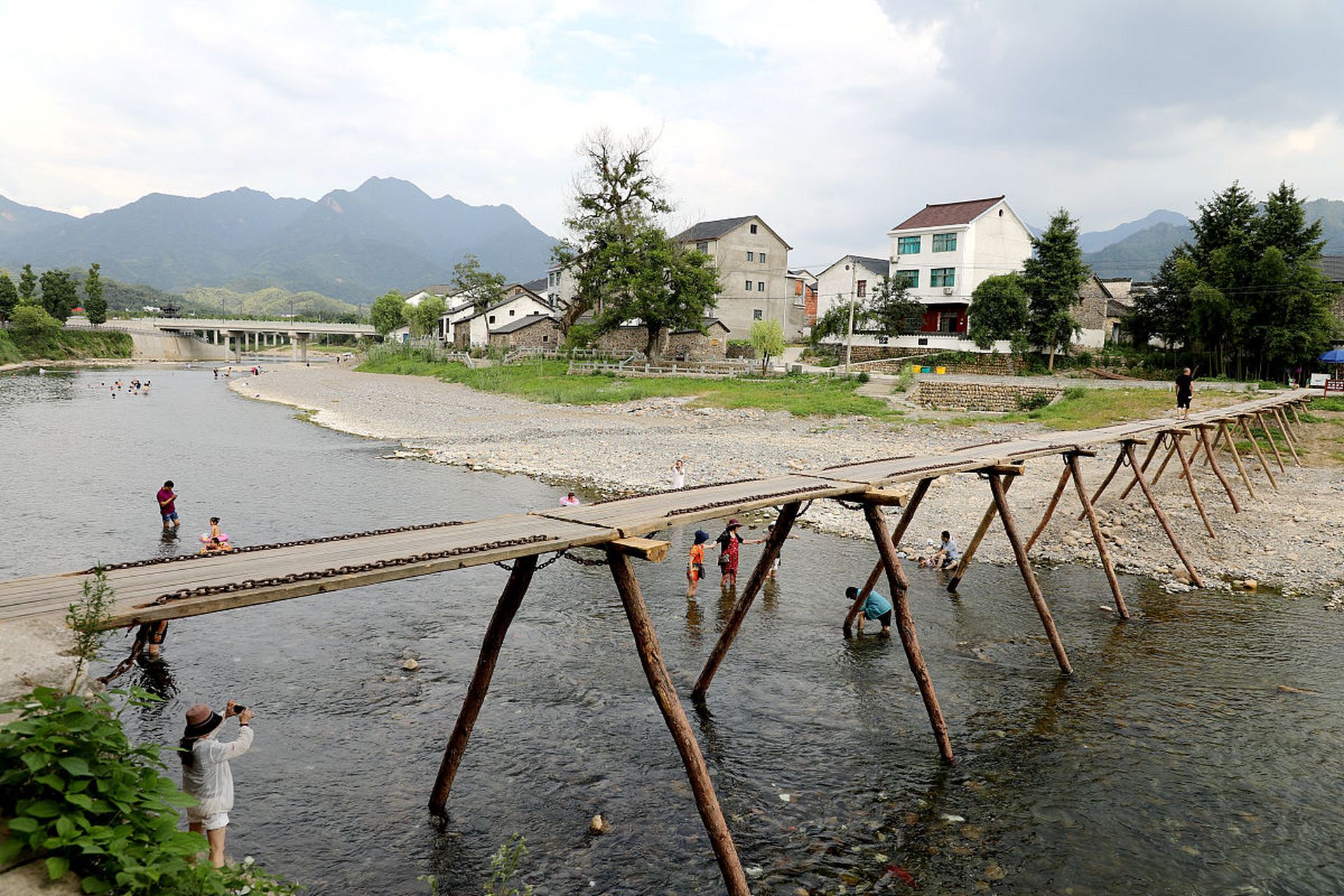 缙云县双溪口乡的姓潘村更是一个绝佳之地.