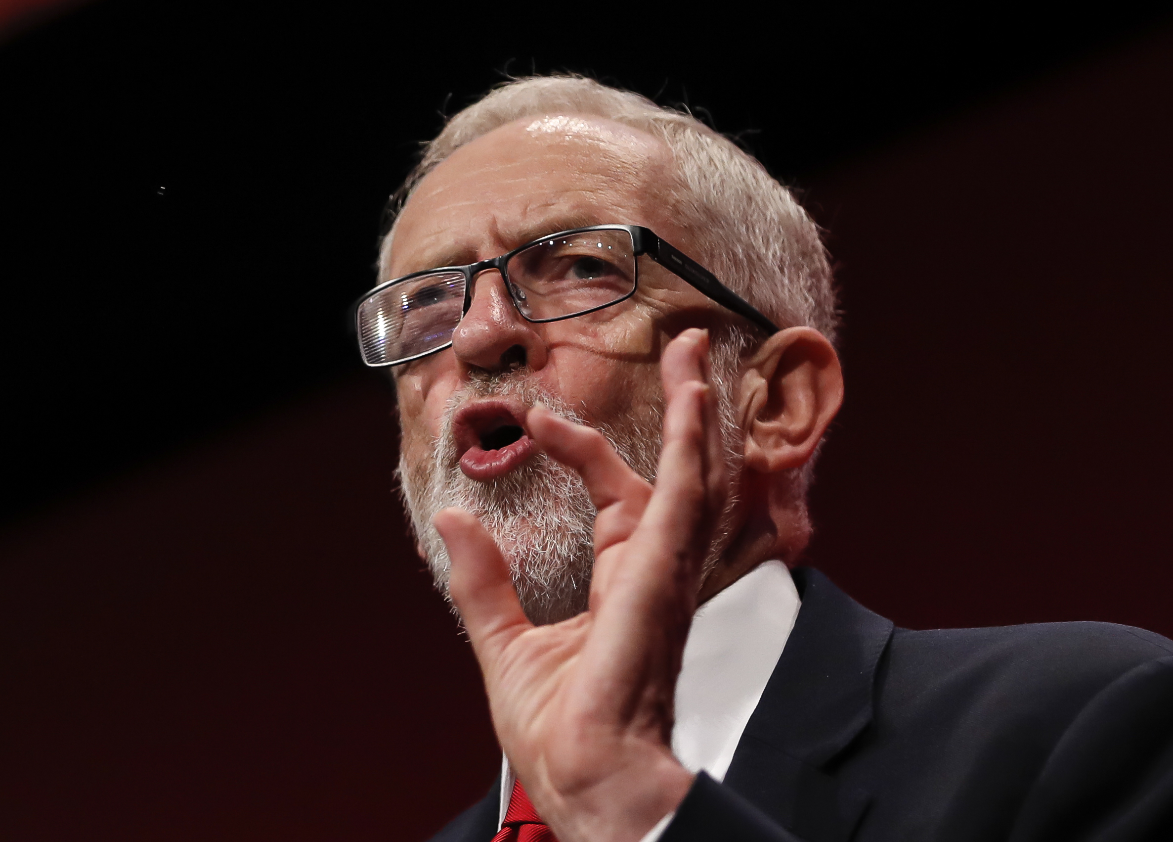 英国工党领袖科尔宾在工党年会发表主旨演讲