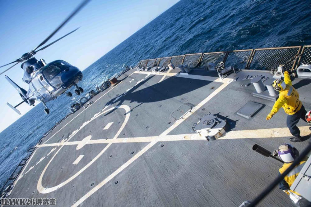 新三国演义:英国海军法制海豚直升机降落在美军驱逐舰上