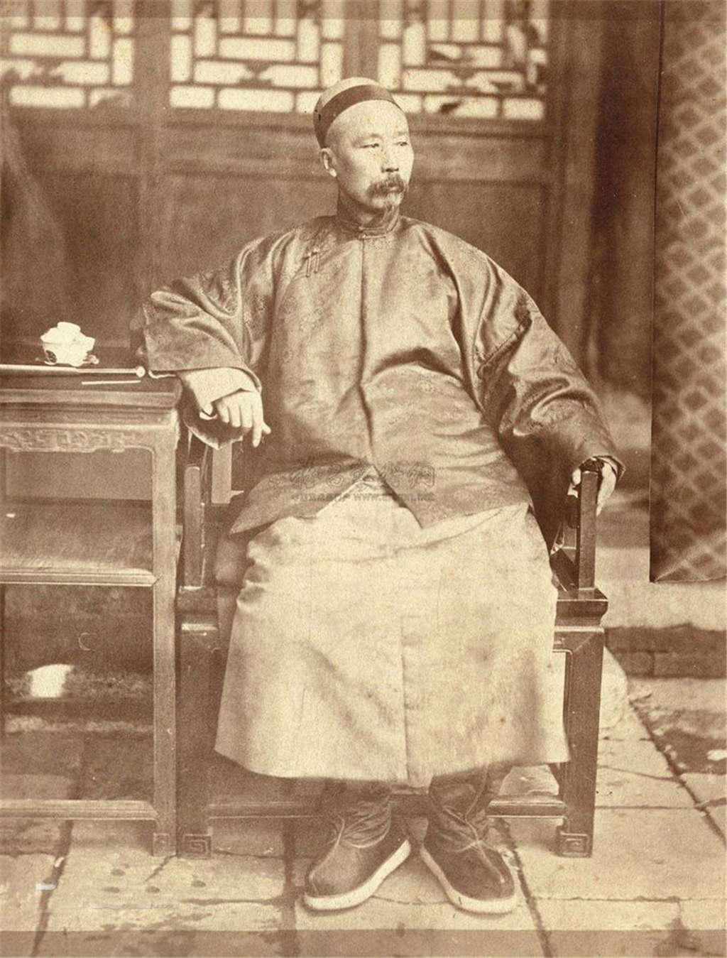 他是老成持重的政治家,促进清朝的改革,却无法改变大清被动外交