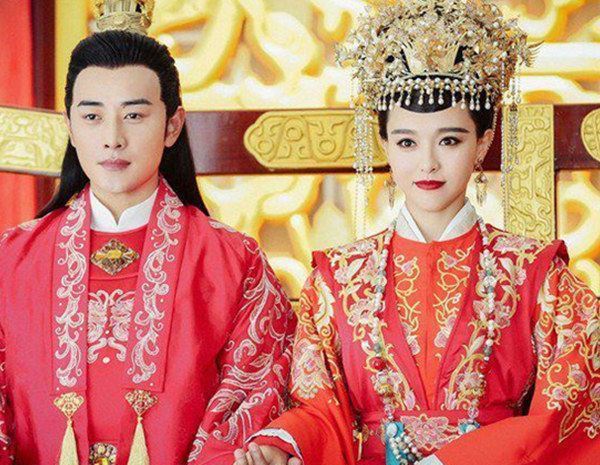 唐嫣的古装结婚照,每一张都好养眼,最后一张已成经典!