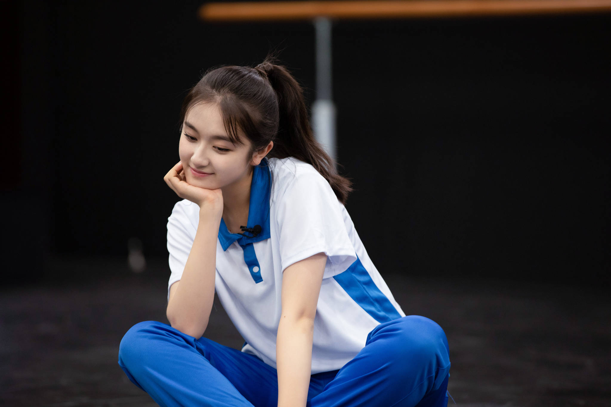 李兰迪晒《我就是演员》排练照,再次穿上校服,余周周又回来了