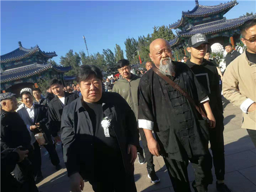 臧天朔告别仪式举行 红色收藏家李长东到场悼念