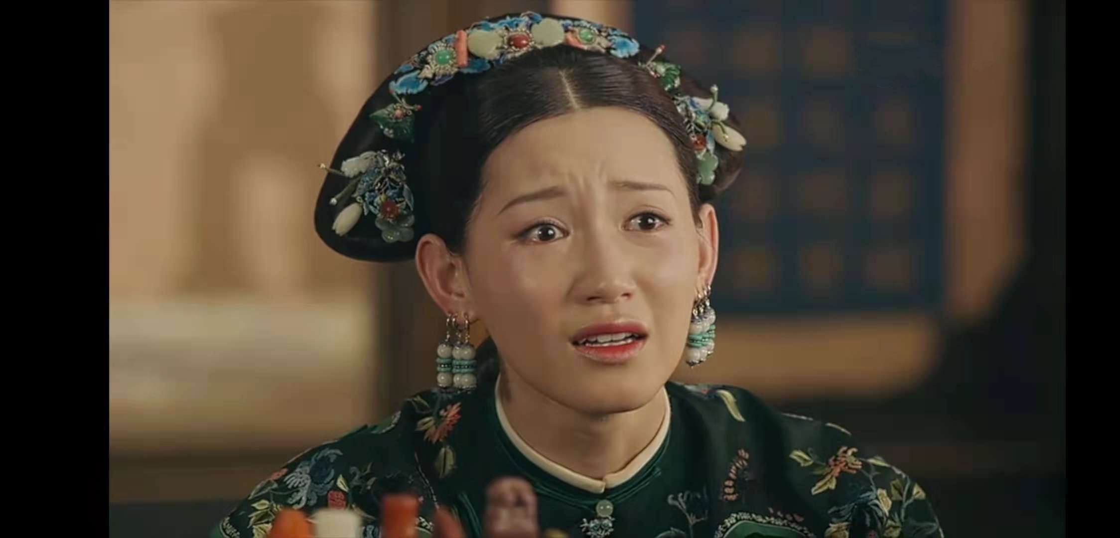 延禧攻略:乾隆觉得宫中秀女"歪瓜裂枣"时,谁注意尔晴的表情?