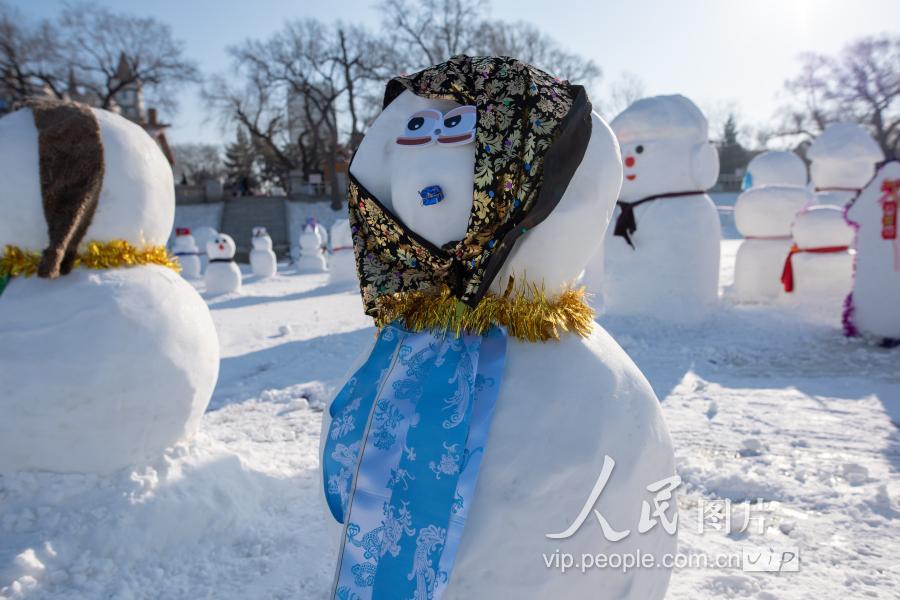 哈爾濱:2019個雪人盛裝迎新年 憨態可掬