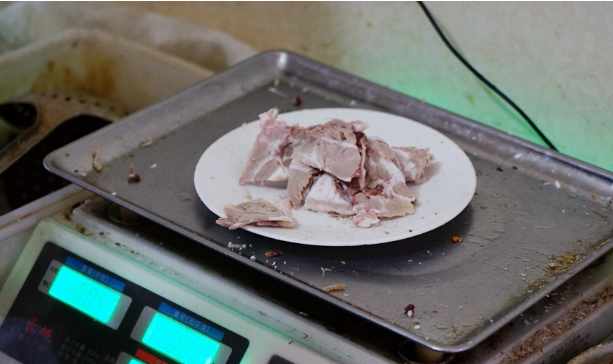 河南10元的羊肉汤,肉烂汤鲜吃饱喝足,用咱陕西话说奏是美滴很