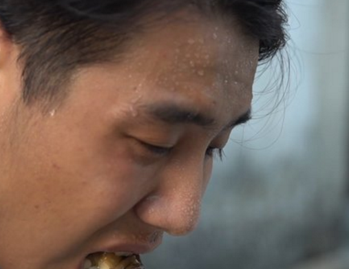 吃饭时总是满头大汗?可能是身体在向你发出这些"信号",别忽视